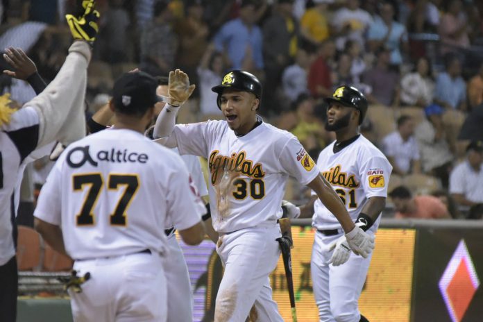 AGUILAS CELEBRAN
