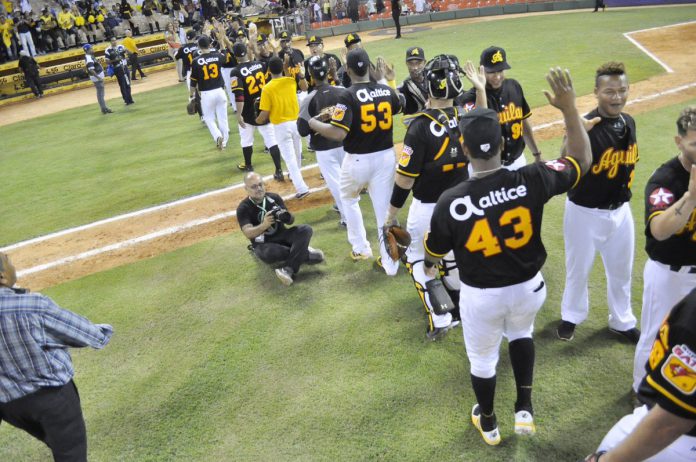 AGUILAS CELEBRAN