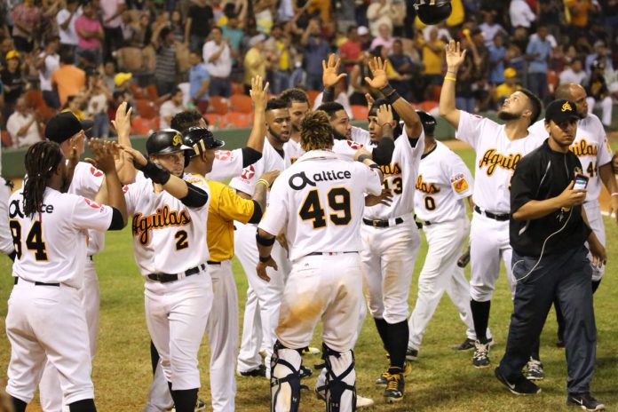 AGUILAS CELEBRAN TRIUNFO 01122017