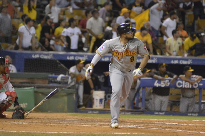 Diego Goris , remolcó tres carreras para las Aguilas