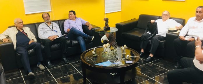 OVALLES REUNIDO CON DIRECTIVOS AGUILAS