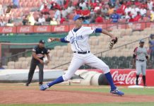 Ubaldo Jiménez feliz de estar con el Licey