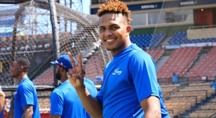 2299D4C9-DD23-4D61-BFD4-675BB1235850