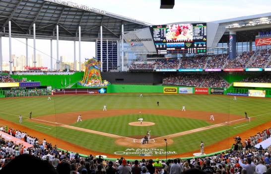 marlins-first-pitch-at-marlins-park-april-4-2012-cropped_13311135_20200225193112