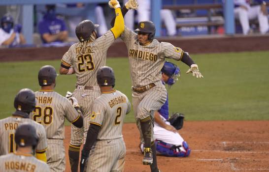 manny-machado-fernando-tatis-austin_14548791_20200812051139