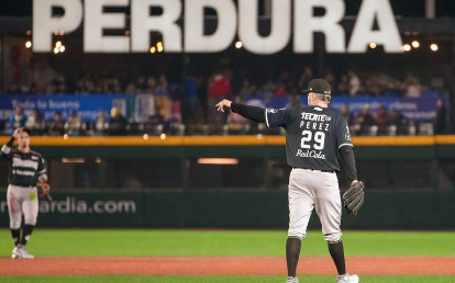 Oliver Perez refuerza Estrelas