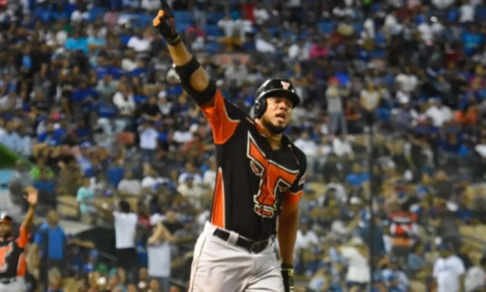 JEIMER CANDELARIO FIRMA CON TOROS