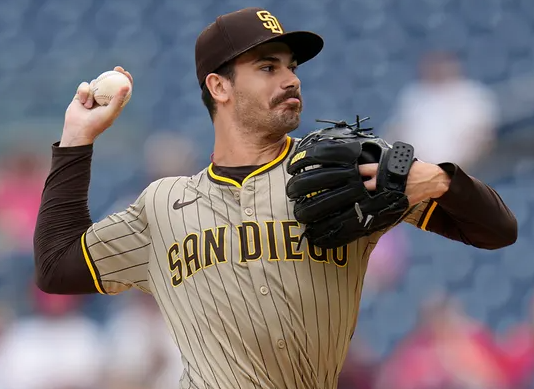 Dylan Cease acuerda con Toronto