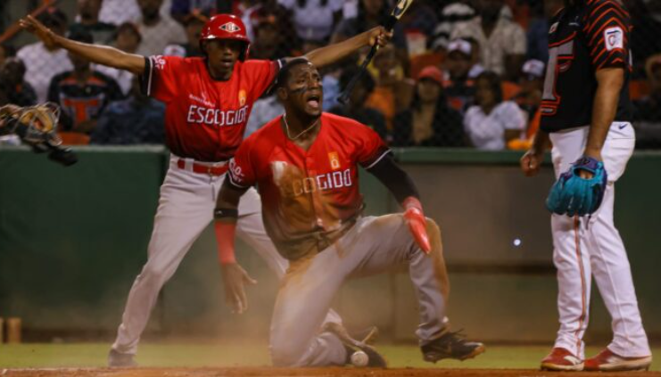 Junior Lake en selecto grupo con cinco anillos