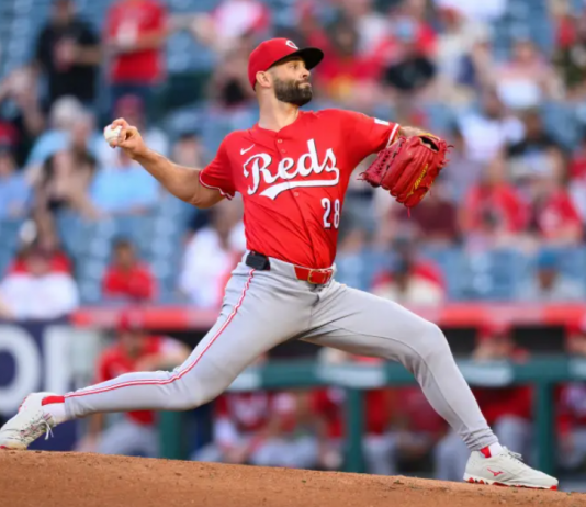 Nick Martínez pacta con Rays