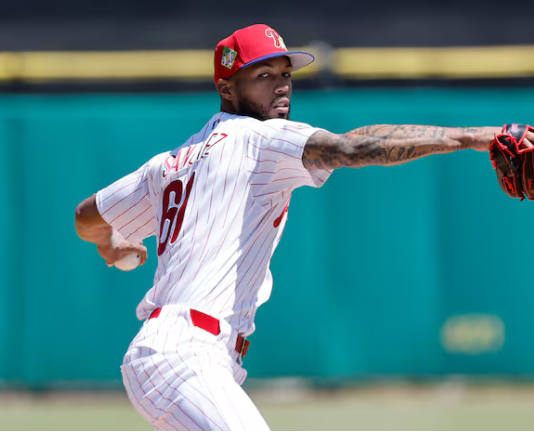 Cristopher Sánchez extiende contrato