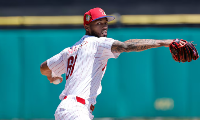 Cristopher Sánchez extiende contrato