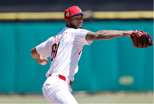 Cristopher Sánchez extiende contrato