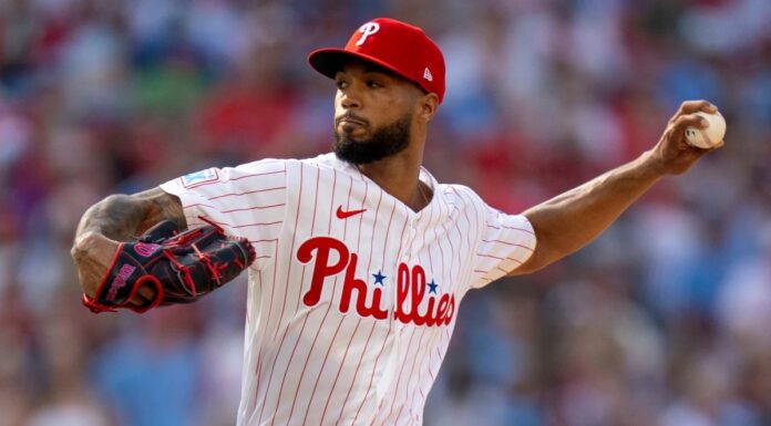 Cristopher Sánchez brilla en día inaugural