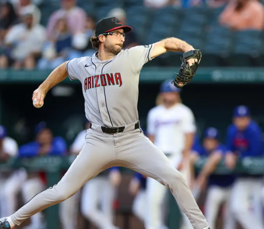 Merrill Kelly firma el primer juego completo de su carrera en paliza de Arizona