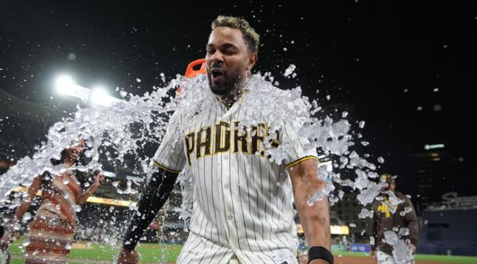 Fernando Tatis Jr. consigue el primer juego de cinco hits de su carrera