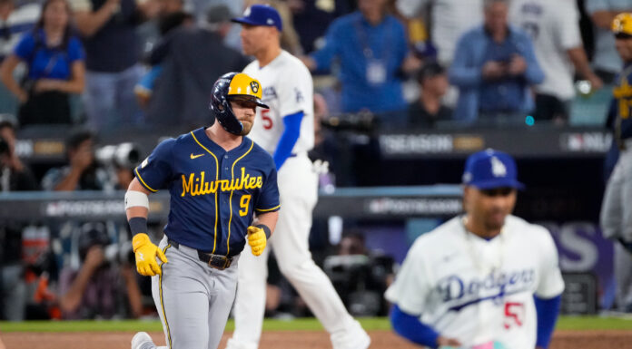 Cerveceros superan a Dodgers 6-2 y colocan la serie 3-0